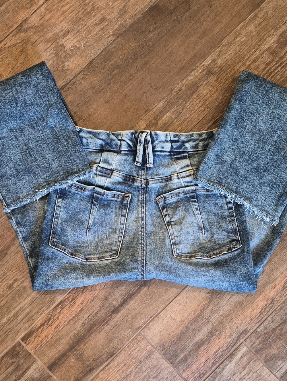 Good American Slightly Distressed Darted Back Pockets Straight Leg Jeans, 27